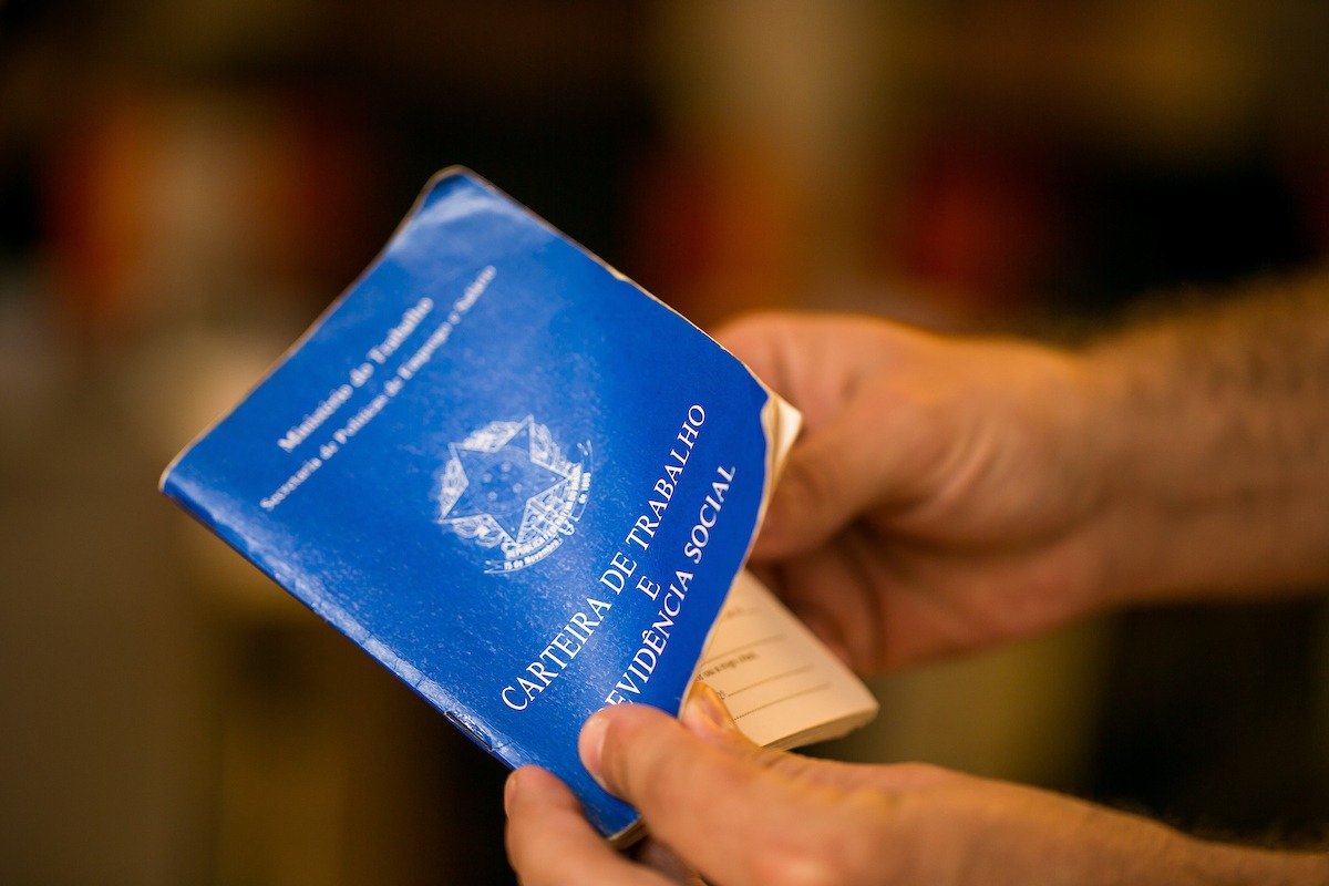 df-encerra-a-semana-com-960-vagas.-salarios-chegam-a-r$-3,7-mil