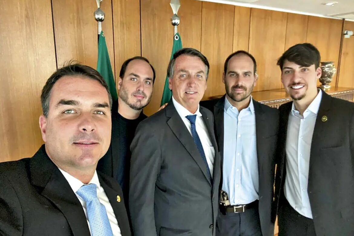 os-bolsonaro-querem-reescrever-a-historia-do-brasil