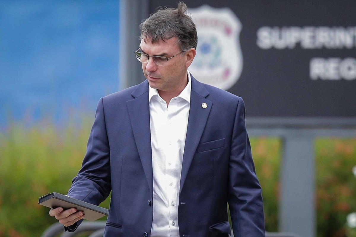 moraes-autoriza-nova-visita-de-michelle-e-flavio-a-bolsonaro-na-prisao