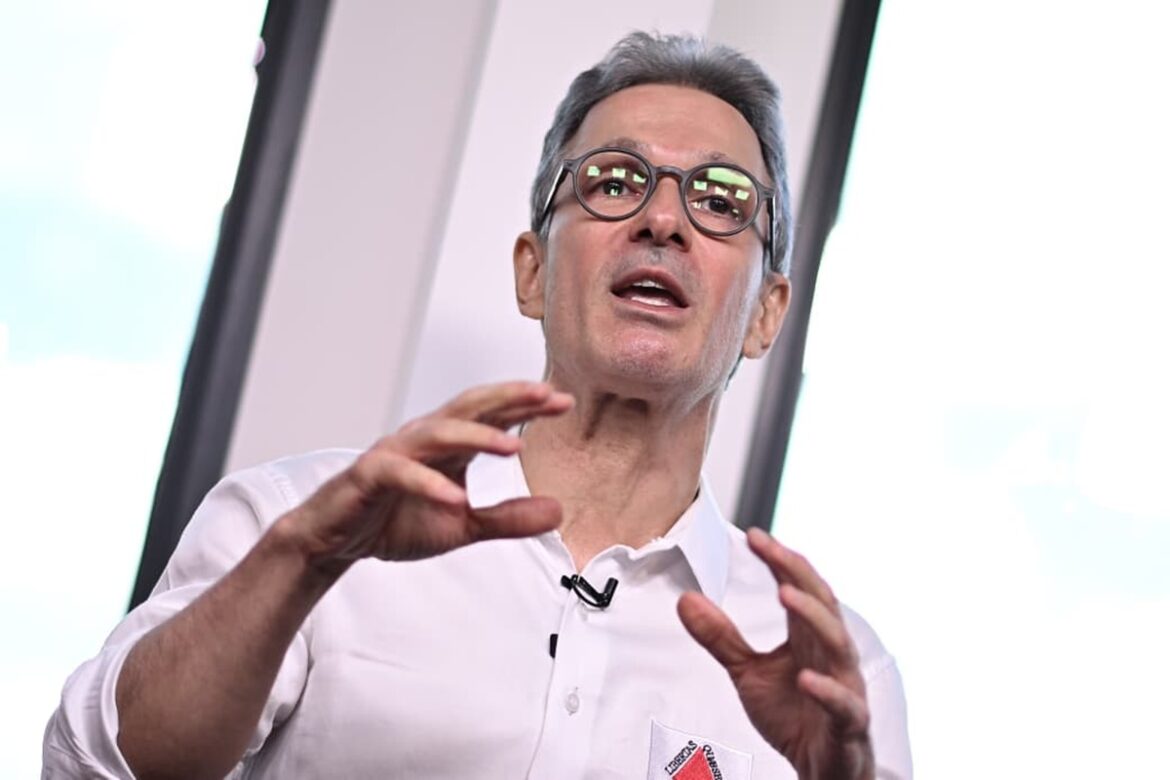 zema-reage-a-pre-candidatura-de-flavio-bolsonaro-ao-planalto