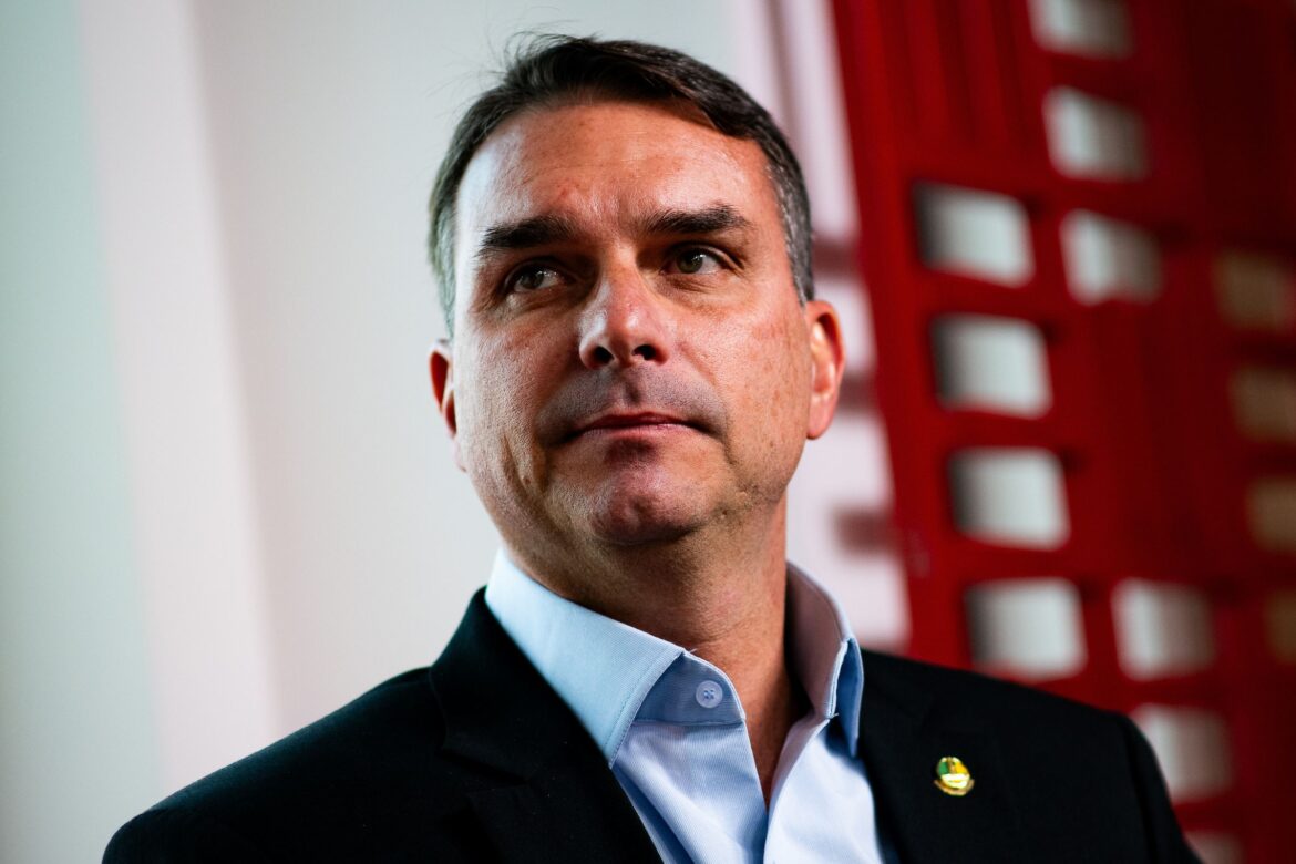 exclusivo:-flavio-bolsonaro-tenta-acalmar-mercado-e-revela-reacao-de-tarcisio