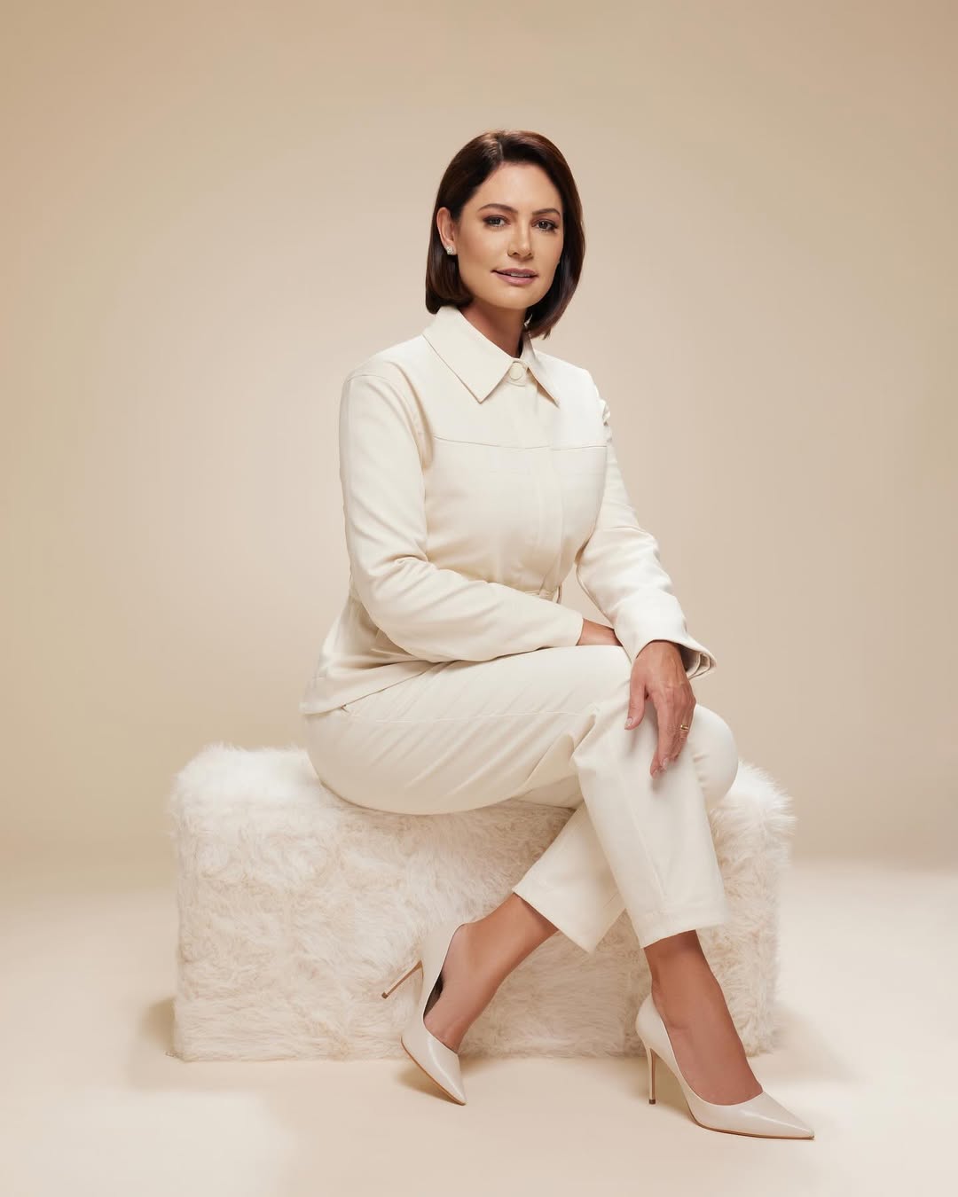 michelle-posta-mensagem-de-apoio-a-candidatura-de-filho-de-bolsonaro:-‘deus-abencoe’