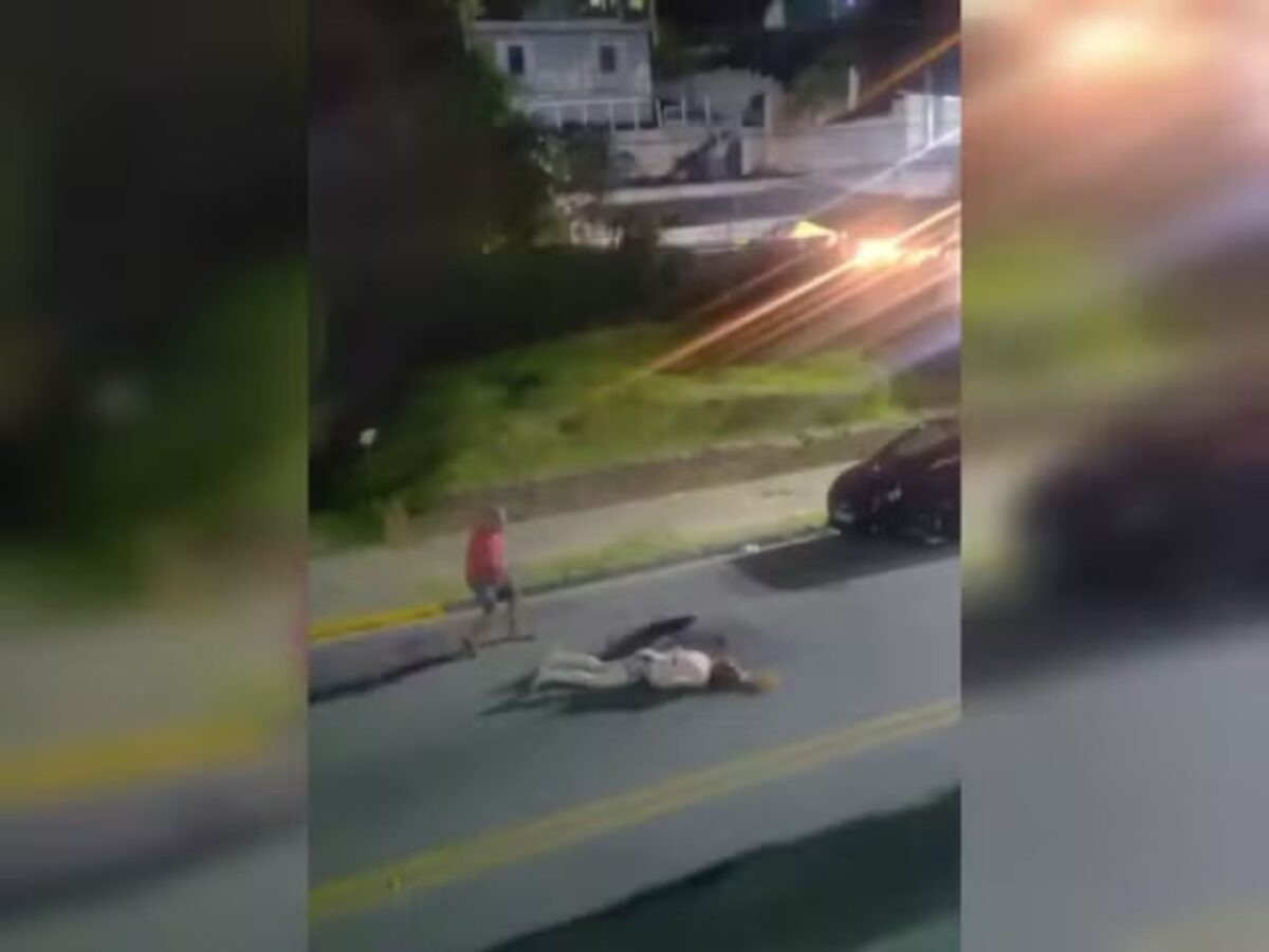 mulher-e-agredida-com-tacho-e-desmaia-no-meio-da-rua;-veja