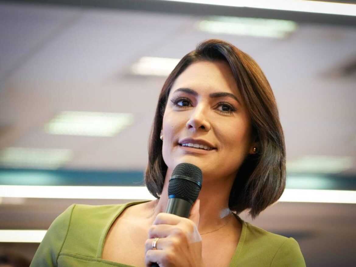 assessor-de-michelle-afirma-indicacao-de-flavio-como-candidato-de-bolsonaro-e-‘ridicula’