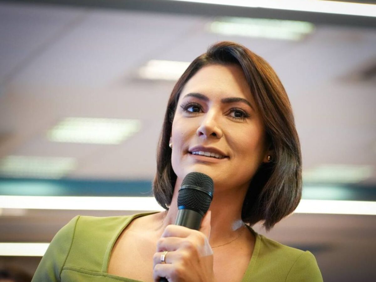 assessor-de-michelle-afirma-indicacao-de-flavio-como-candidato-de-bolsonaro-e-‘ridicula’