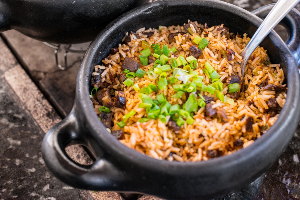 arroz-carreteiro-facil-e-a-receita-pratica-para-o-almoco-de-sabado