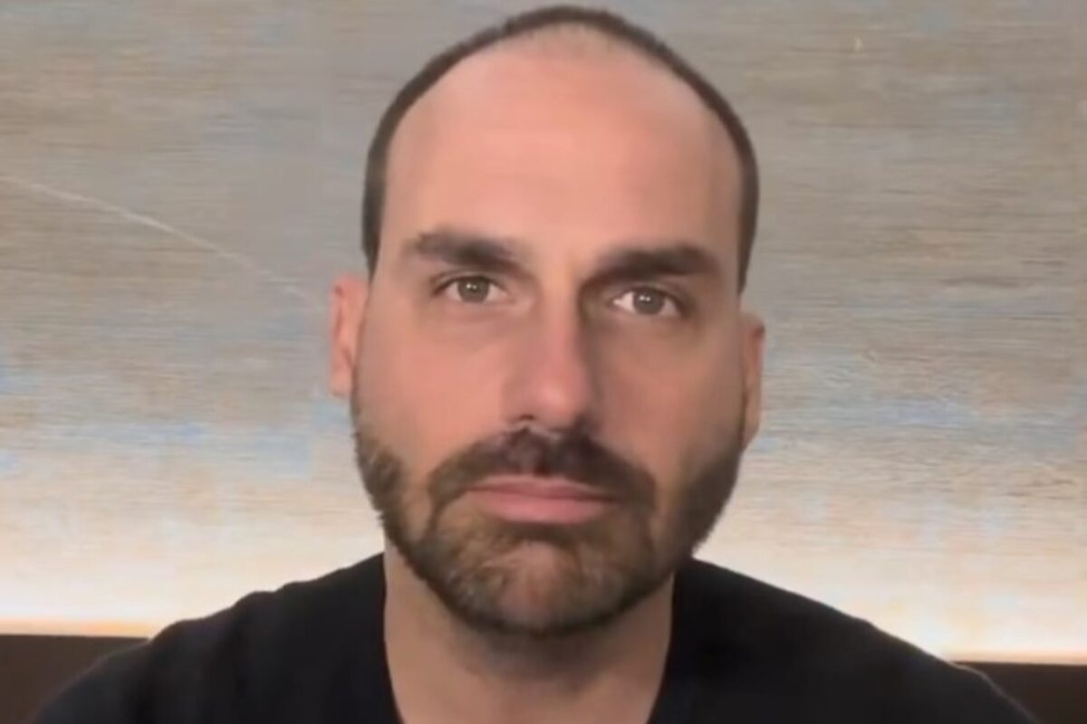 eduardo-sobre-pre-candidatura-de-flavio-bolsonaro:-“xeque-mate”