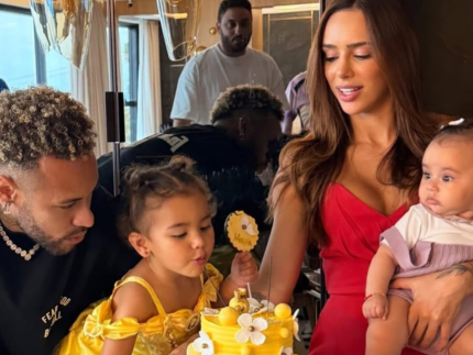 celebracao-em-familia:-biancardi-comemora-cinco-meses-de-mel-ao-lado-de-neymar-e-mavie