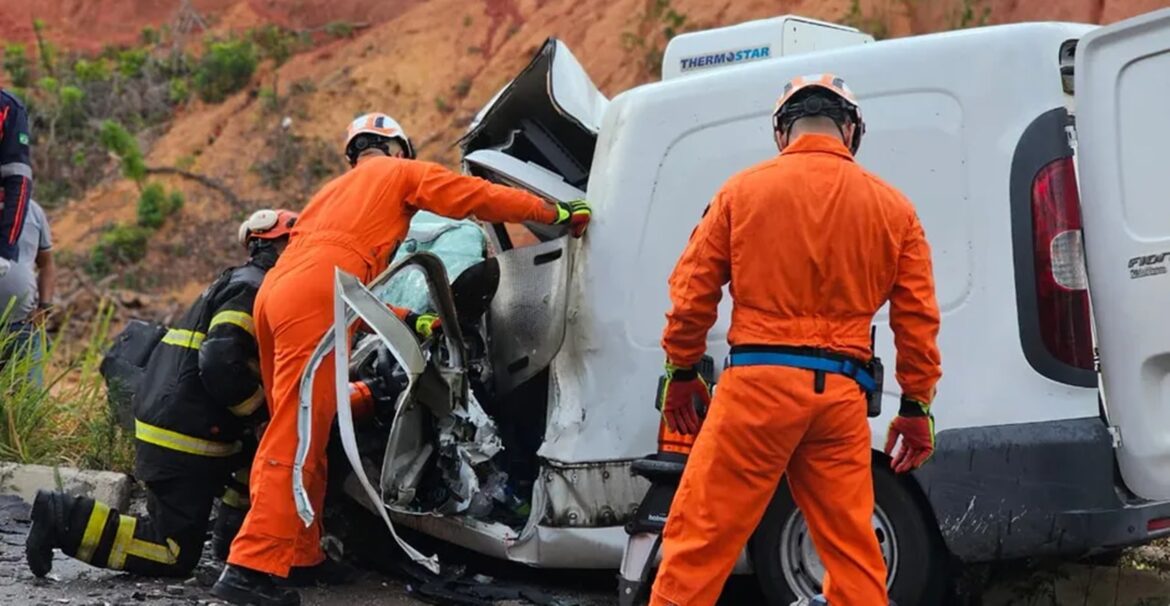 colisao-frontal-deixa-um-morto-e-outro-ferido-em-rodovia-de-maceio