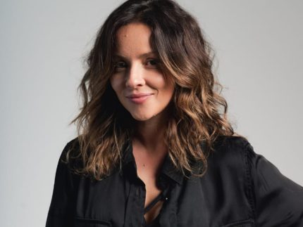 leticia-tomazella-se-divide-entre-sucessos-do-streaming