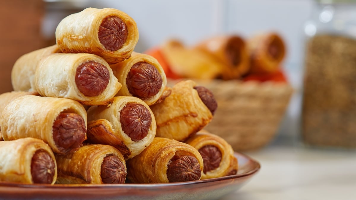 salsicha-empanada-no-palito:-opcao-facil-do-salgado-de-festa 