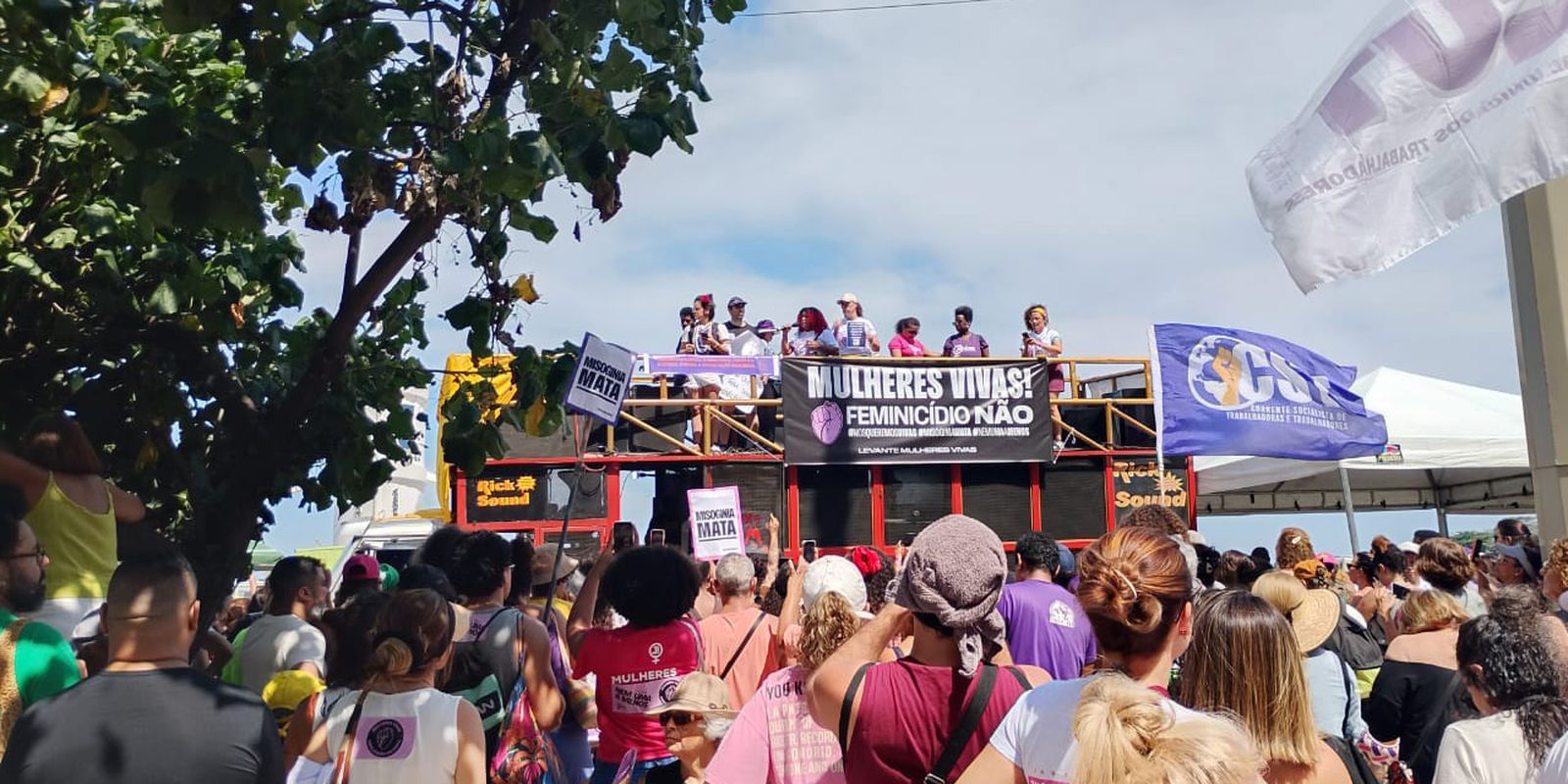 mulheres-protestam-no-rio-e-pedem-maior-presenca-do-estado