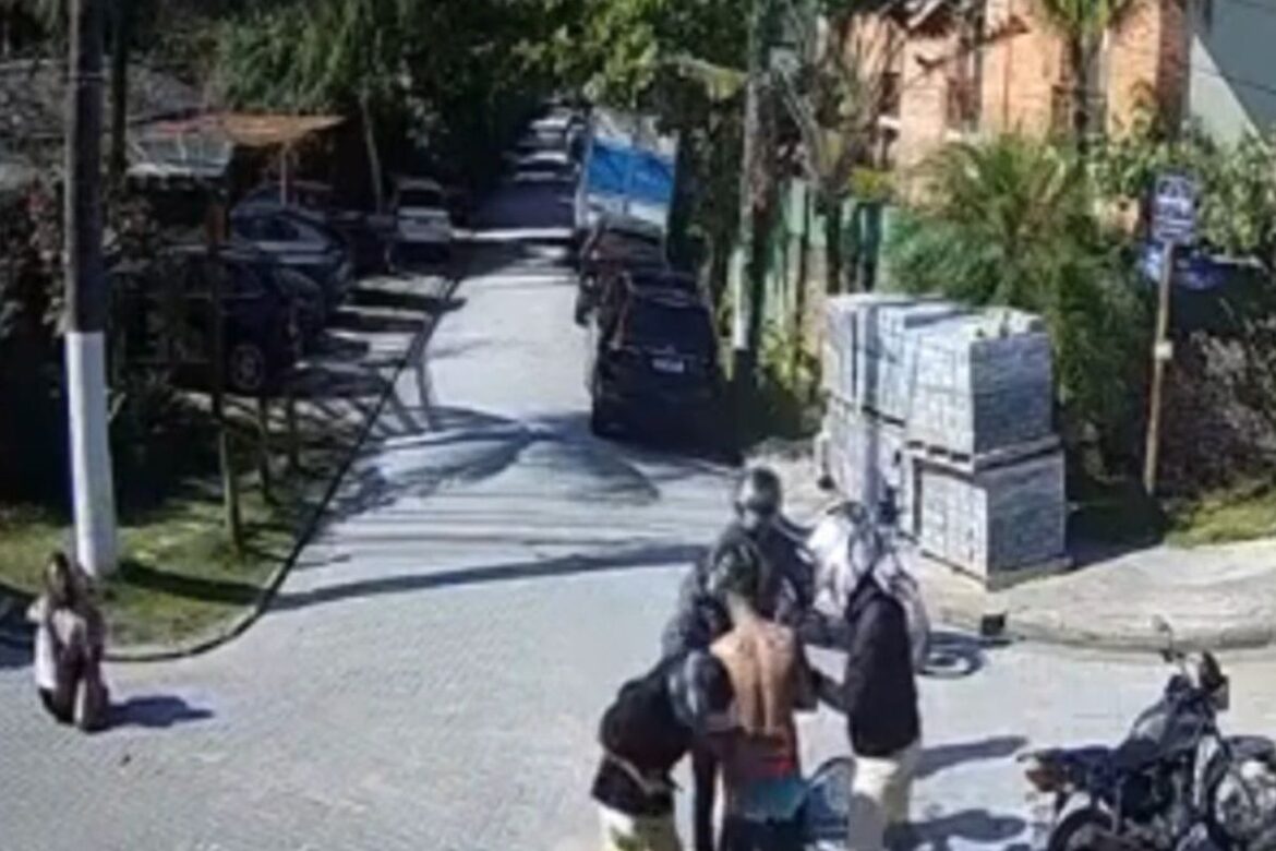 assalto-a-luz-do-dia:-quadrilha-rouba-joias-de-homem-no-litoral-de-sp