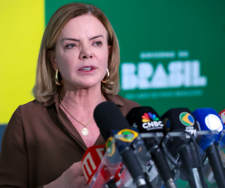 ministra-de-lula-denuncia-‘farsa’-apos-fala-de-flavio-bolsonaro