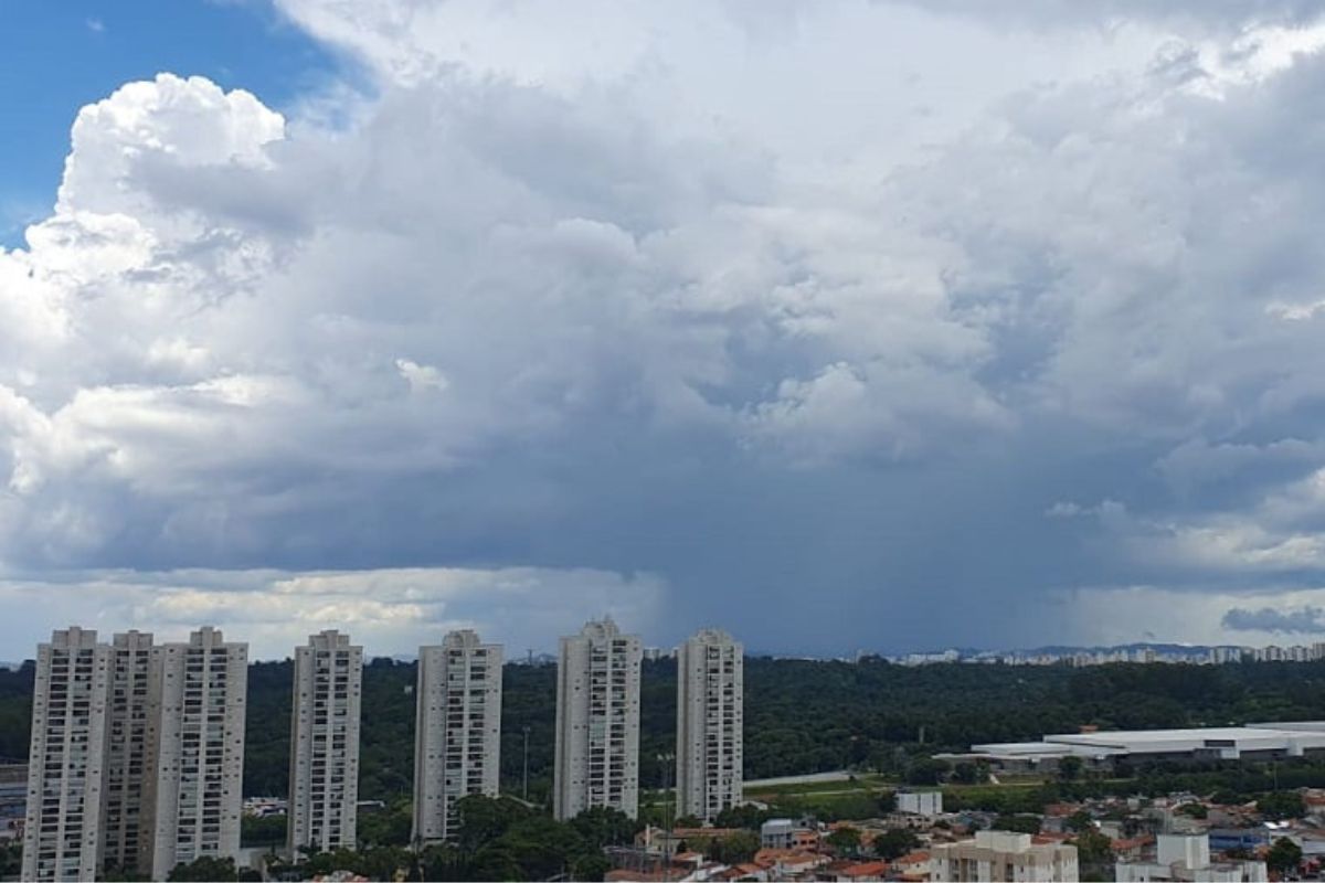 inicio-de-semana-em-sp-deve-ser-quente-e-com-pancadas-de-chuva.-veja