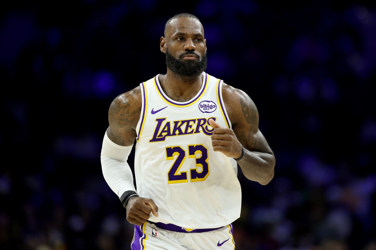 lakers-vencem-76ers-e-lebron-james-atinge-marca-historica-na-nba