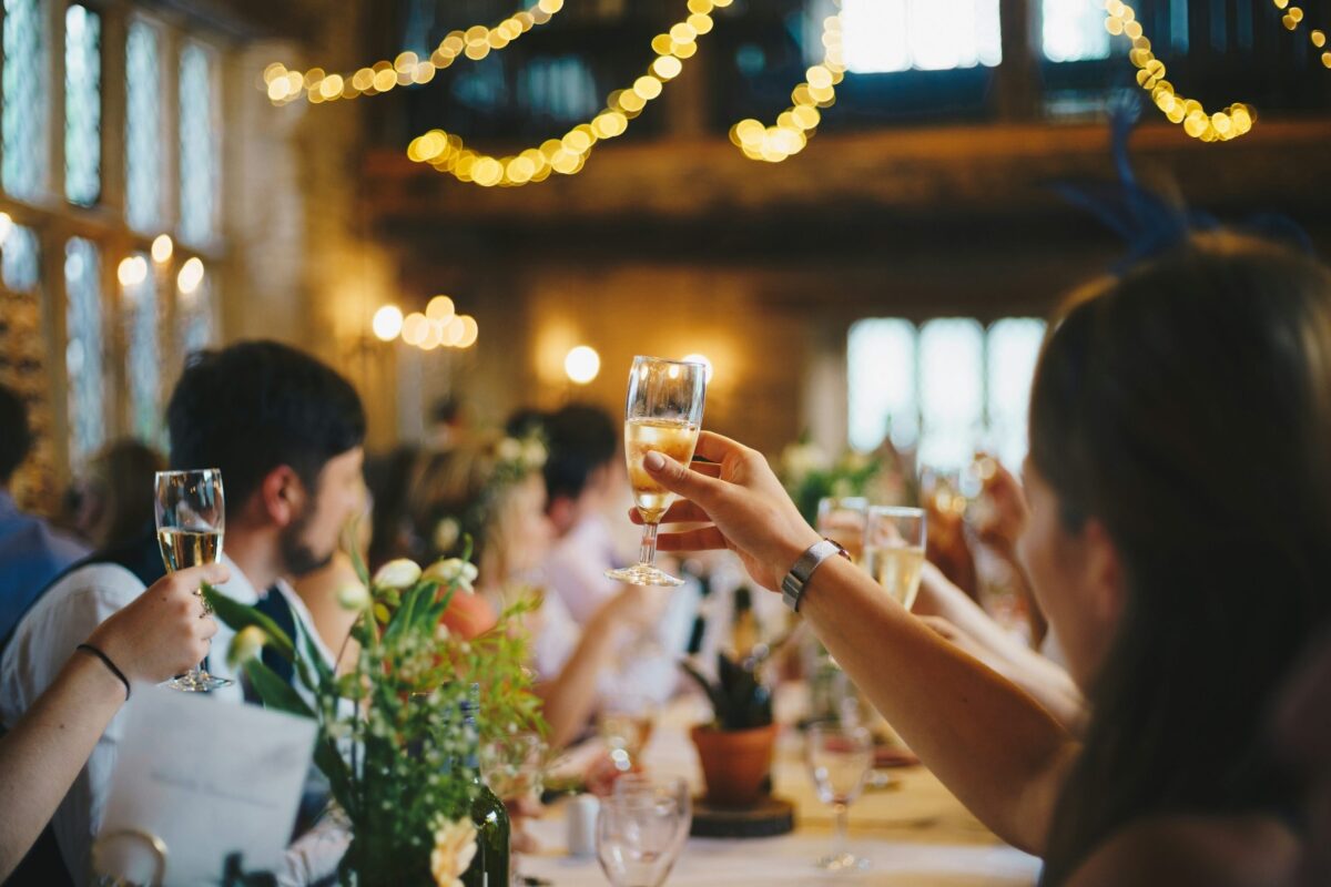 dois-jovens-morrem-baleados-durante-casamento;-tiros-teriam-ocorrido-enquanto-eles-dancavam