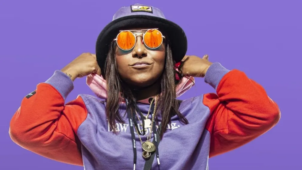 cantora-e-processada-em-r$-90-mil-apos-acusar-produtoras-de-‘assalto’-nas-redes-sociais;-saiba-quem