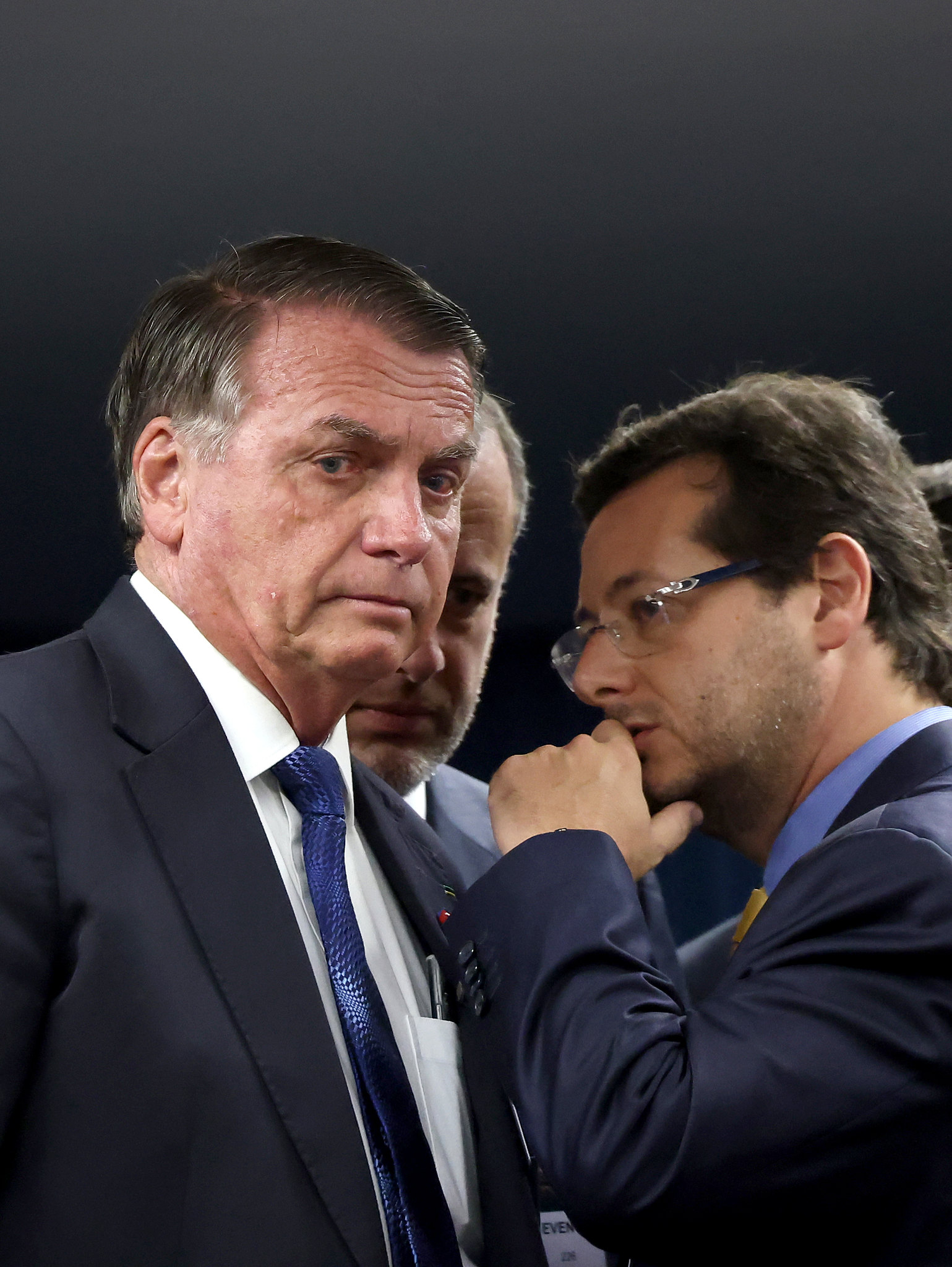 Cena da facada do filme sobre Jair Bolsonaro vaza e é alvo de críticas; entenda