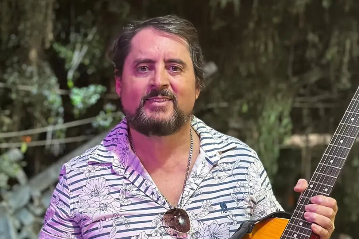 xororo-lamenta-morte-do-irmao,-mauri,-vitima-de-acidente-na-br-116