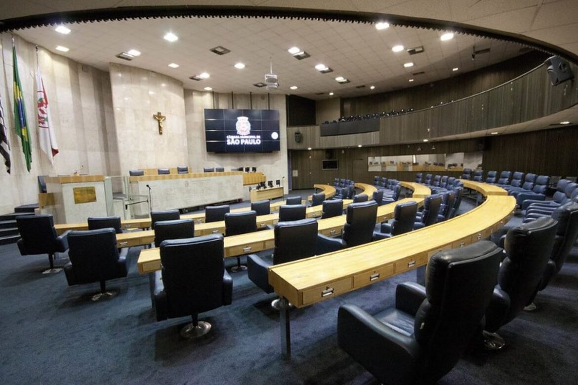 “vale-peru”:-camara-de-sp-paga-r$-2-mil-de-bonus-alimentacao-no-natal