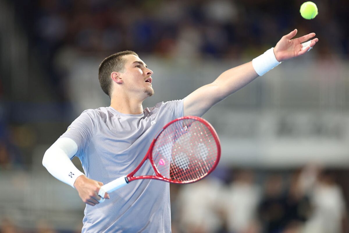 joao-fonseca-joga-bem,-mas-perde-no-tie-break-para-carlos-alcaraz