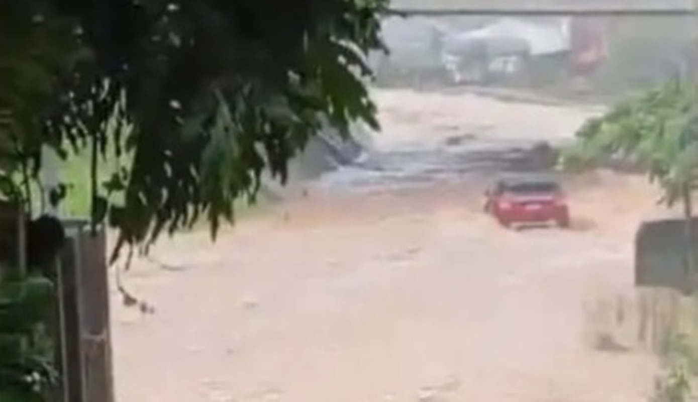 bebe-morre-apos-carro-ser-arrastado-por-enxurrada-em-santa-catarina