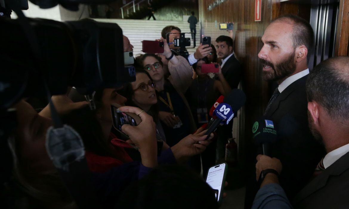 eduardo-bolsonaro-ja-tem-faltas-suficientes-para-ter-mandato-cassado