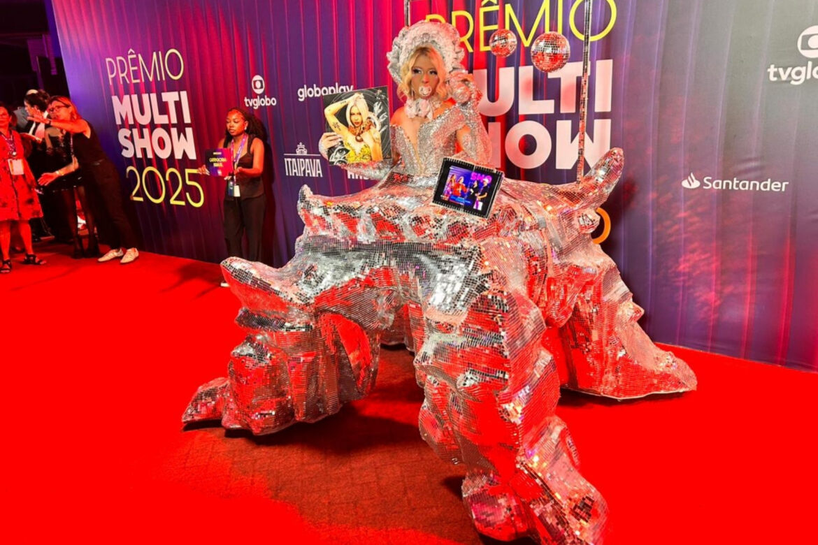 irma-de-lexa-aparece-de-chupeta-e-look-de-80-kg-em-premio