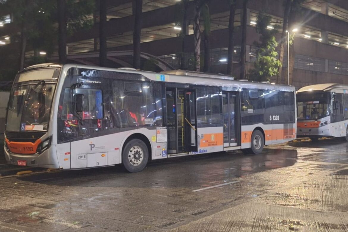onibus-circulam-sem-letreiro-e-ignoram-passageiros-apos-greve-em-sp