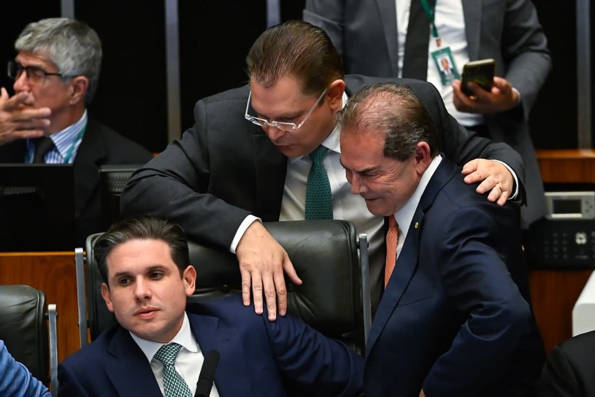 camara-aprova-pl-da-dosimetria,-que-reduz-pena-de-bolsonaro-e-aliados