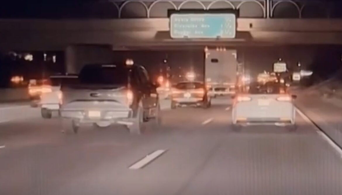 video-mostra-caminhonete-voando-de-viaduto