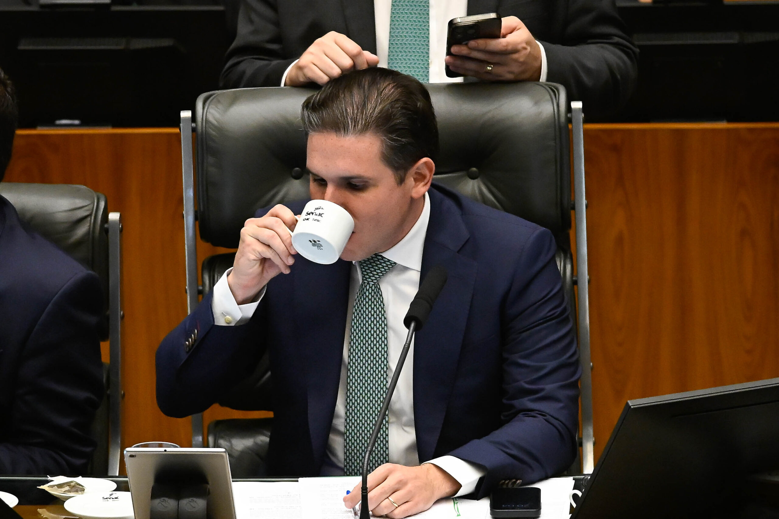 um-dia-ruim-para-a-democracia-(por-mirian-guaraciaba)