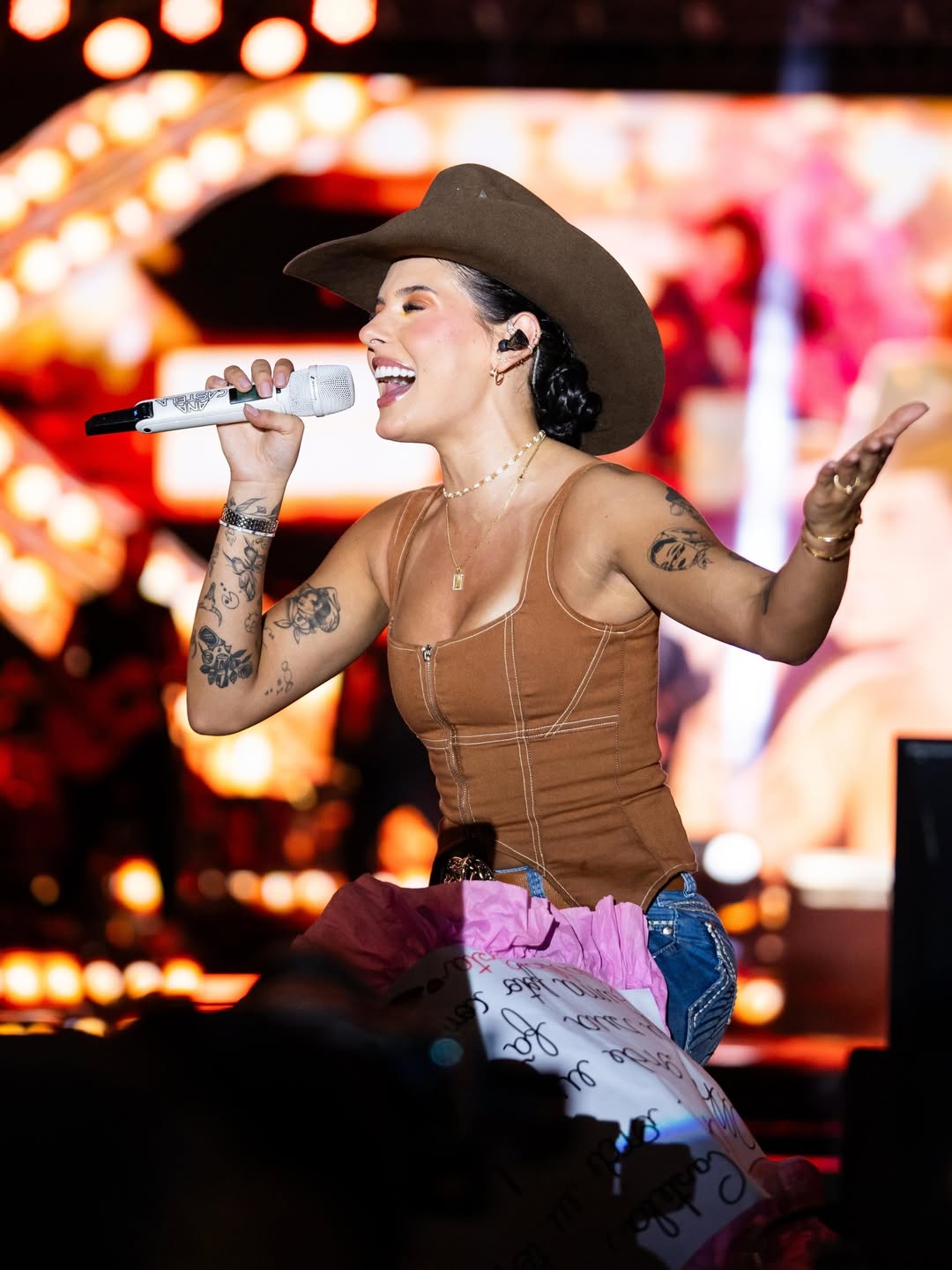 apos-ser-acusada-de-golpe-milionario,-rompimento-de-ana-castela-e-empresario-segue-sem-desfecho