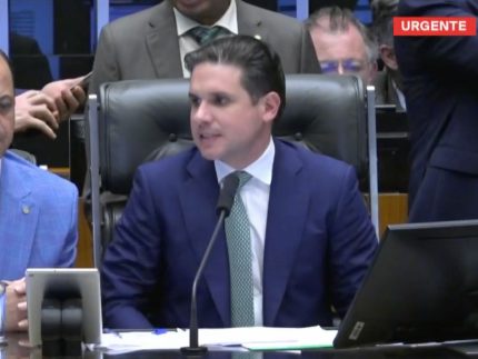 na-madrugada,-camara-aprova-projeto-que-reduz-penas,-incluindo-a-de-bolsonaro