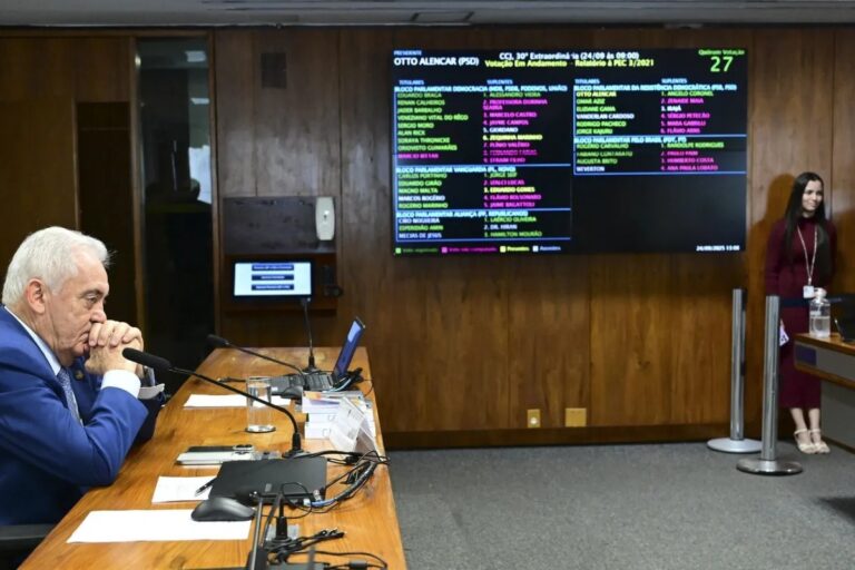 CCJ do Senado aprova proposta que extingue jornada 6×1