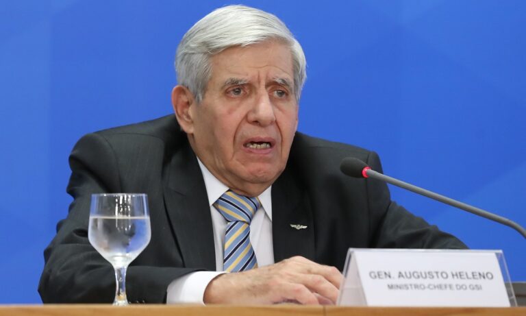 PF fará perícia para esclarecer diagnóstico de Alzheimer de Augusto Heleno após contradições