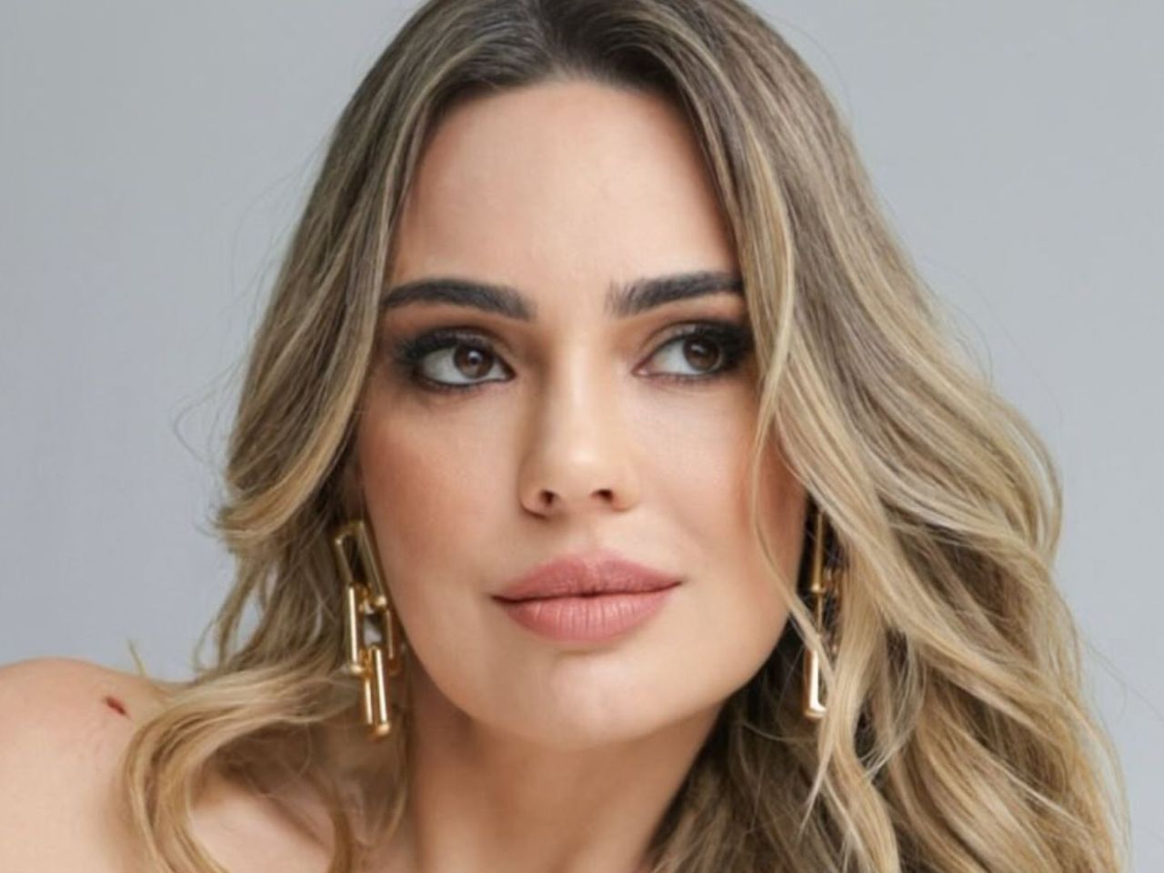 Rachel Sheherazade detalha crise durante trabalho em emissora