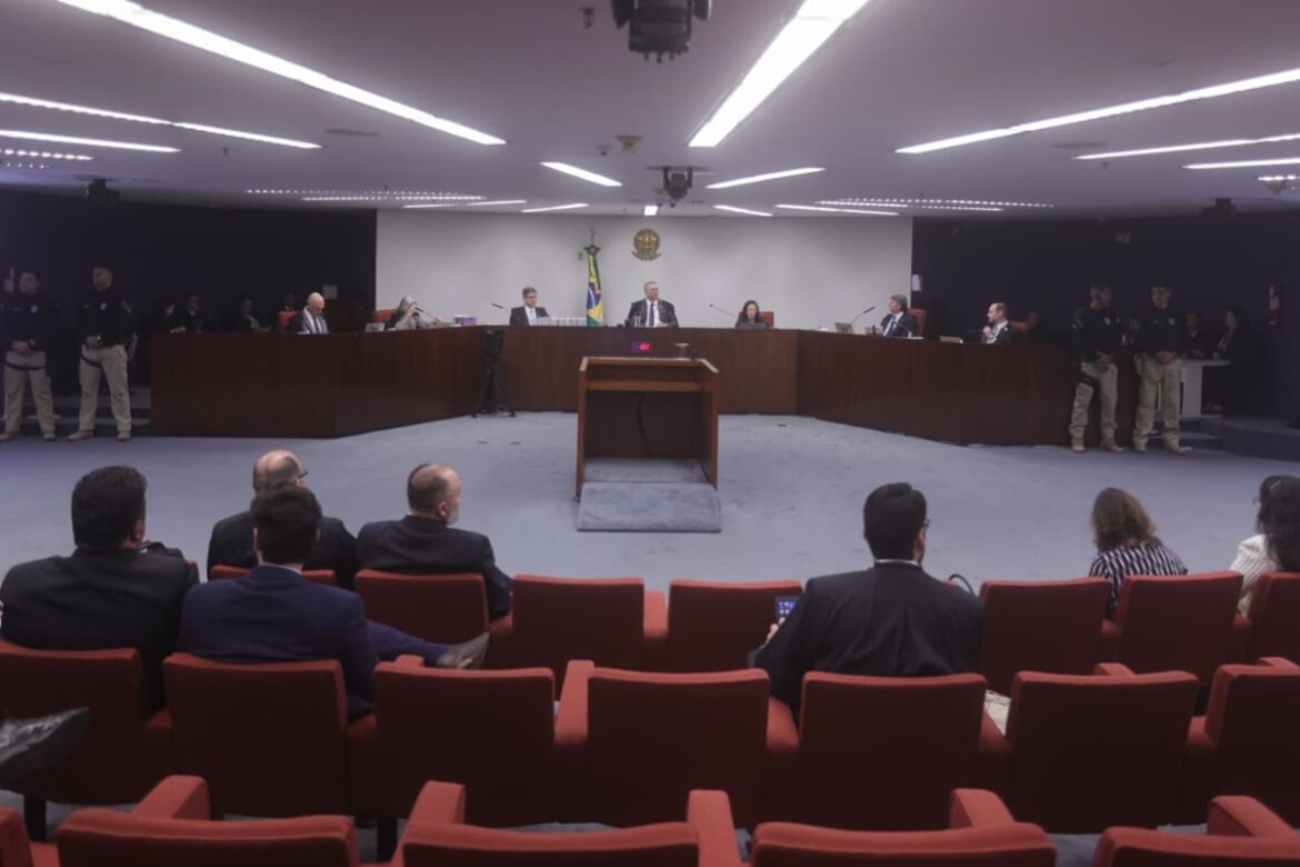 trama-golpista:-saiba-como-foi-o-1o-dia-do-julgamento-do-nucleo-2-no-stf
