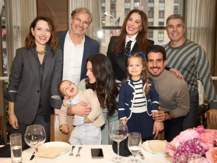 claudia-raia-e-edson-celulari-posam-juntos-ao-lado-dos-filhos-em-nova-york