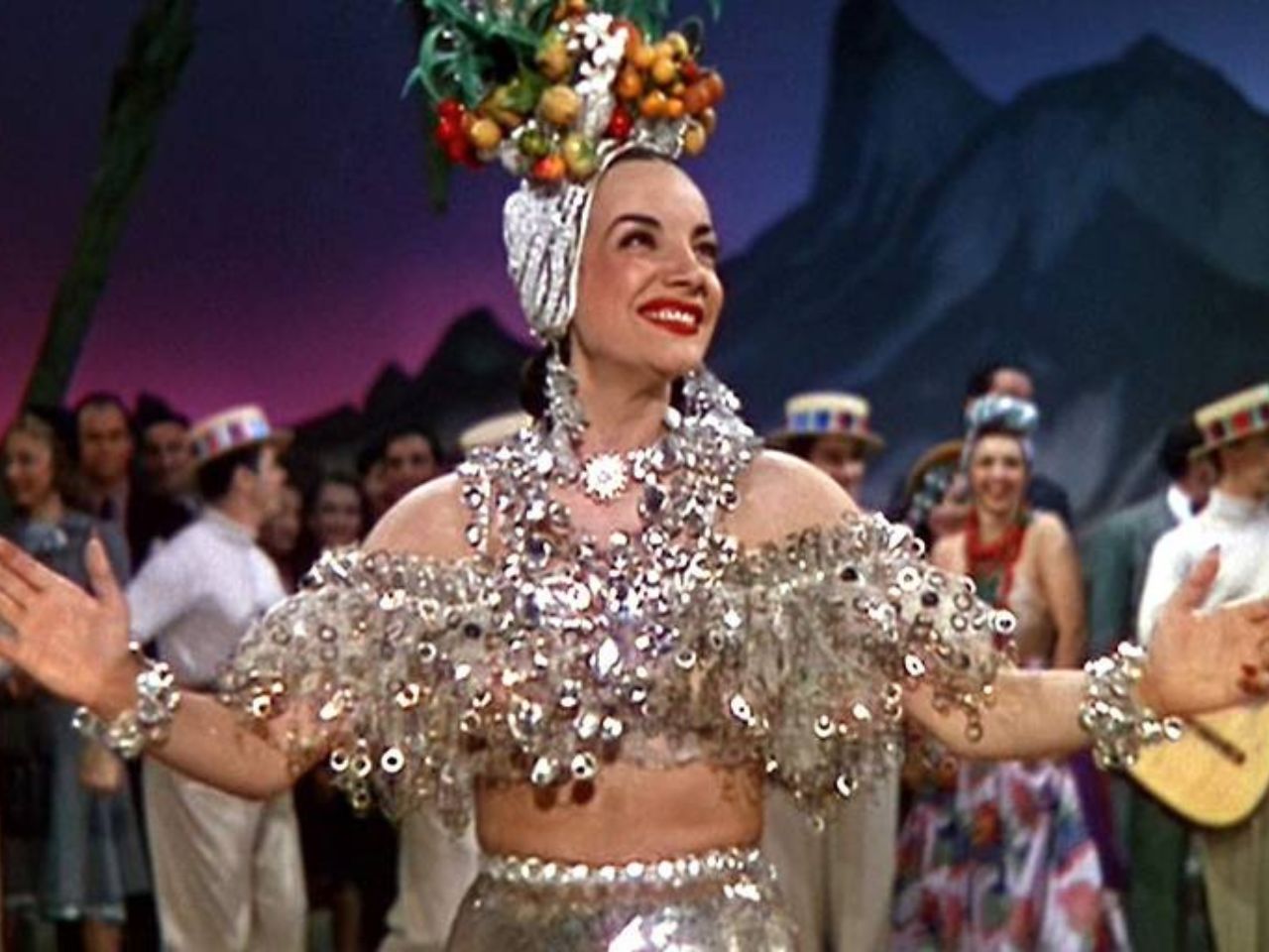 Médium? Atriz diz que Carmen Miranda visita ela ‘há muito tempo’; entenda