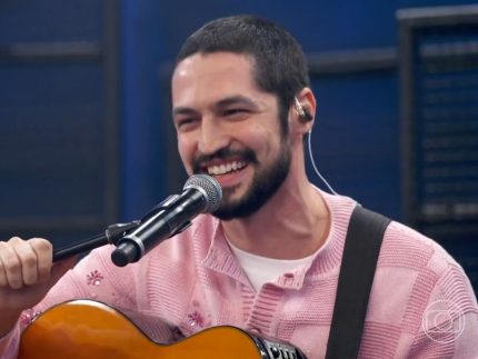 gabriel-leone-canta-para-djavan-e-revela-novo-caminho-na-musica