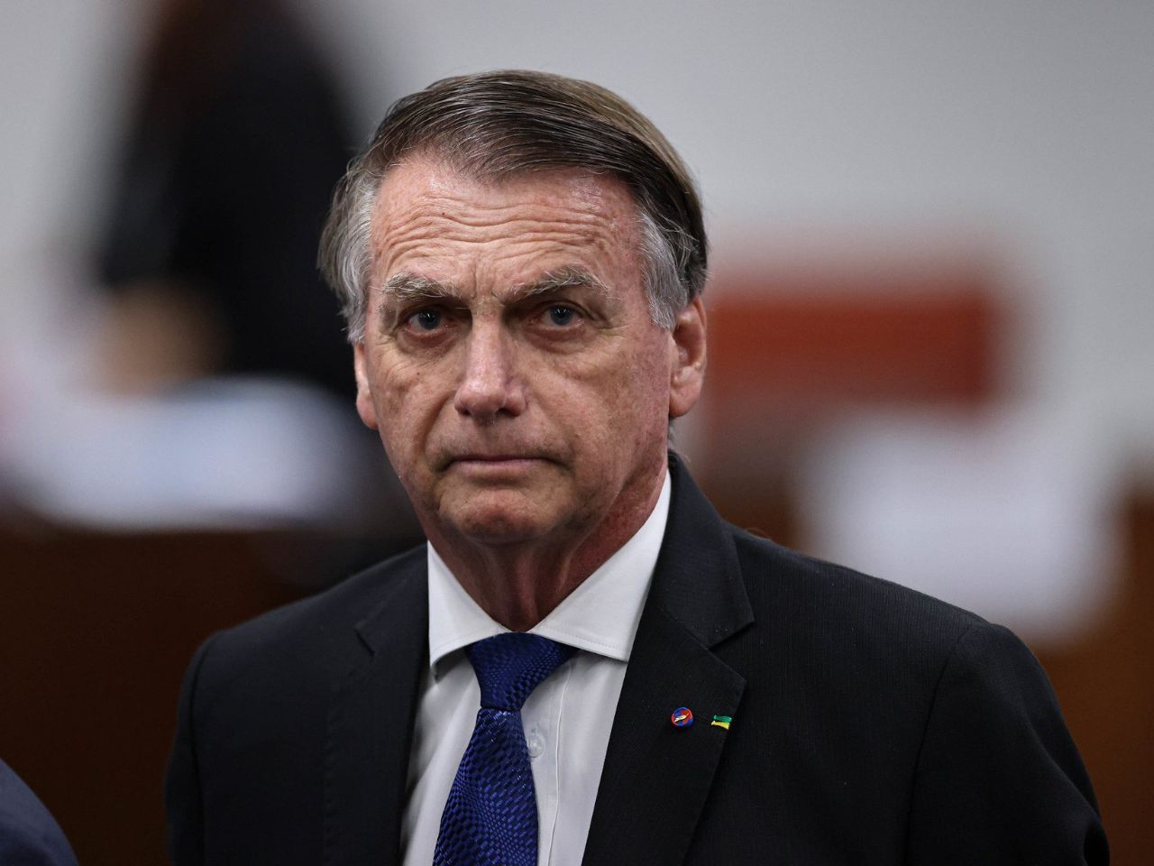 Carlos afirma que exames de Bolsonaro já indicavam necessidade de cirurgia