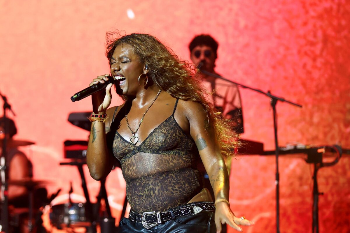 liniker-encerra-festival-estilo-brasil-com-show-comovente-em-brasilia