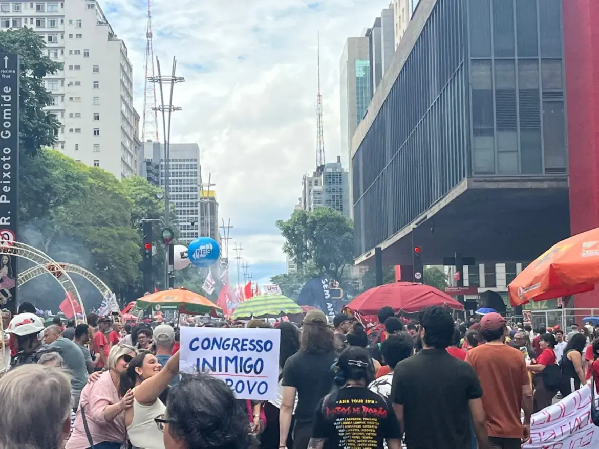 ato-contra-pl-da-dosimetria-reune-14-mil-pessoas-na-avenida-paulista