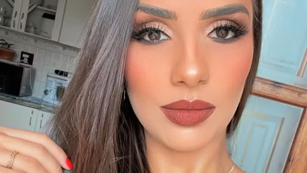 veja-quem-e-a-mulher-que-morreu-apos-cirurgia-para-protese-de-silicone