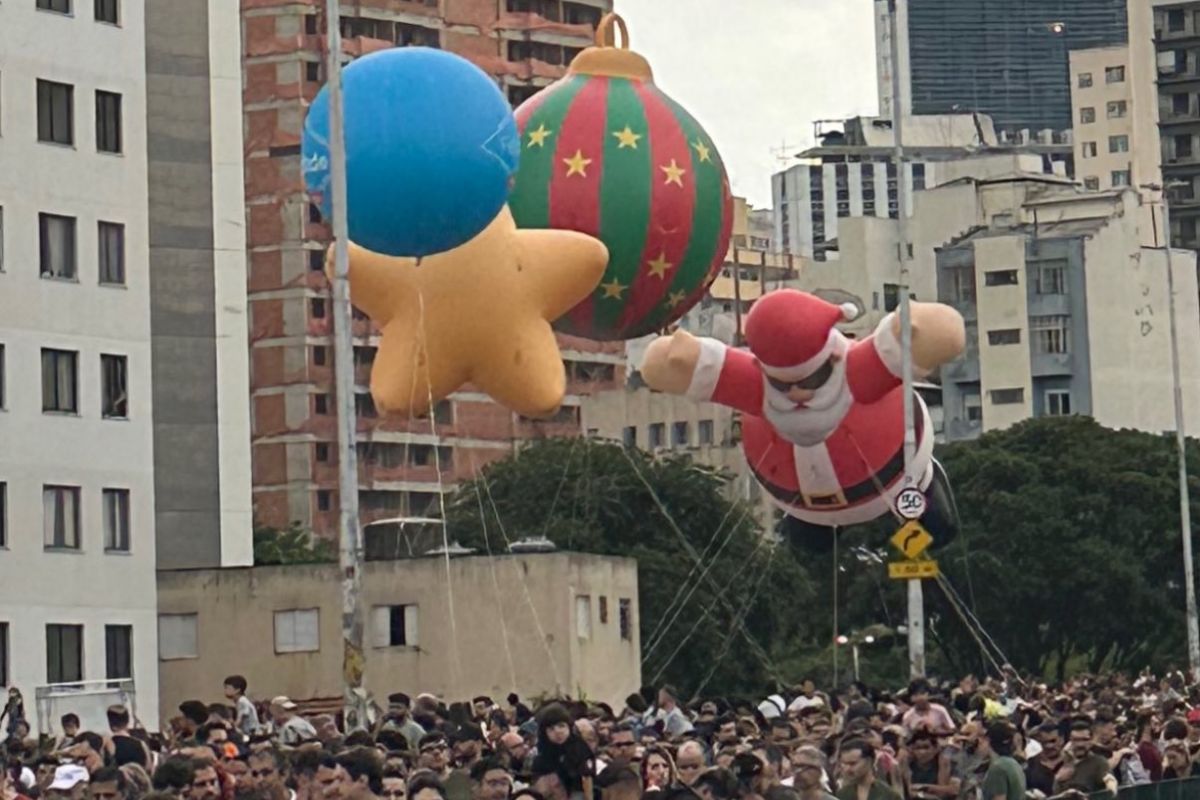 “flop-de-natal”:-desfile-de-baloes-no-minhocao-frustra-paulistanos
