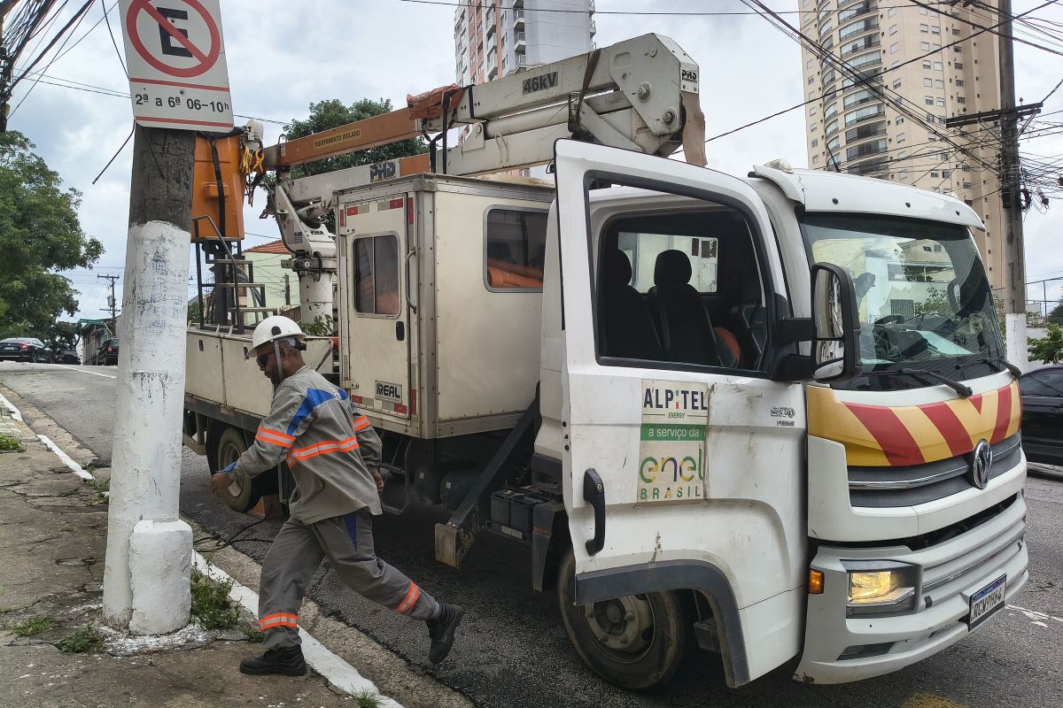 sete-dias-apos-ciclone,-sp-ainda-tem-mais-de-28-mil-imoveis-sem-luz