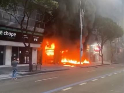 aos-85-anos,-morre-uma-das-vitimas-de-incendio-em-loja-no-rio-de-janeiro