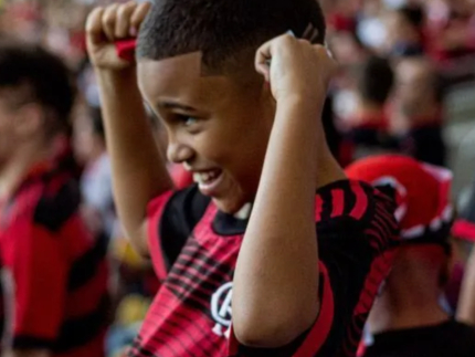 o-grito-engasgado:-flamengo-perde-o-mundo-nos-penaltis,-mas-reacende-um-brasil-adormecido